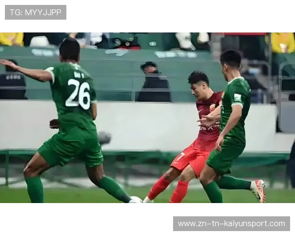 联赛金靴之争进入白热化，三名球员仅差一球，金靴奖杯是纯金的吗