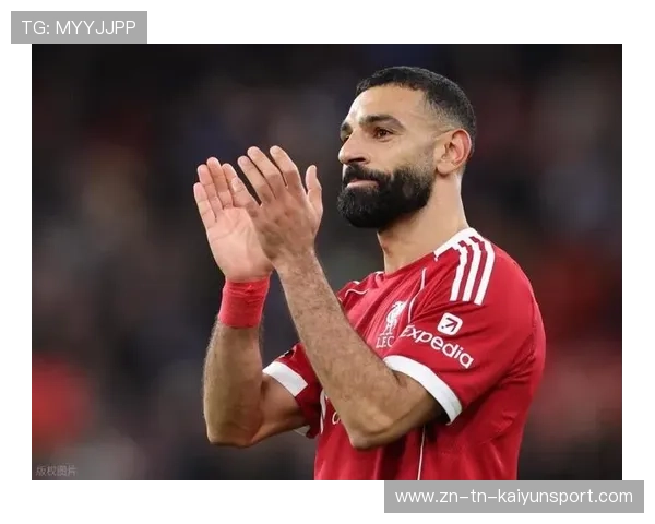 利物浦前场快速抢回球权，萨拉赫射门被扑出